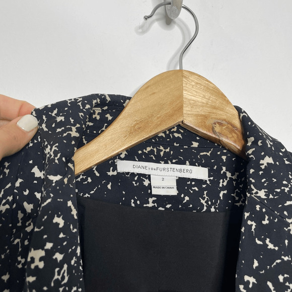 DIANE VON FURSTENBERG Vint Galaxy 100% silk Crepe blazer black womens 2 - Picture 5 of 9